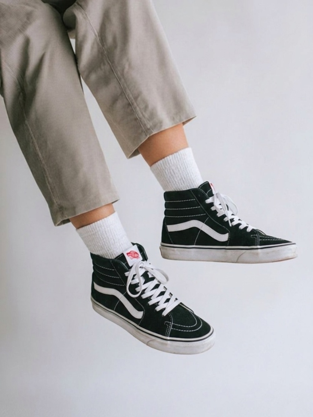 |•VANS•| Sk8-Hi Classic Black & White High-Top Sneakers Women Size 7.5 Men 6